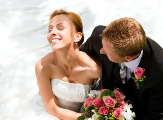 ���﹝(ji��)��һ��ȥŮ���ґ�(y��ng)ԓ�͎טӣ�Ů�����﹝(ji��)�ؼ��㸸ĸ�м��M��