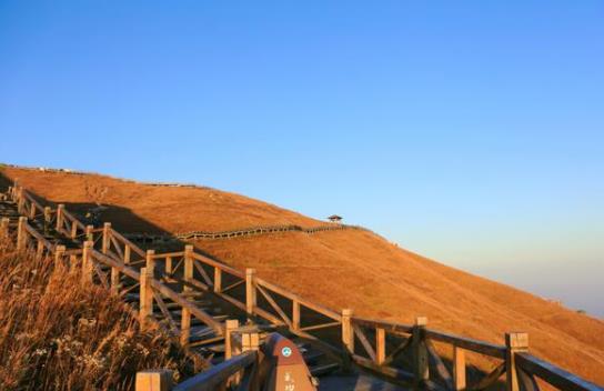 ȥ�书ɽ��ô��ǰ�A�sס�ޣ��书ɽɽ���ʲô���cס�ĵط�