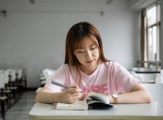 2023��߿��Л]�І��У���W(xu��)У���еĆ��еČW(xu��)У���ǲ��õČW(xu��)У��