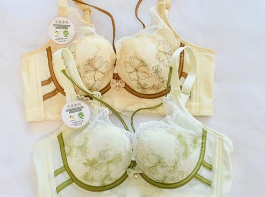 һ����΢�oһ�c�ă��¾�������ô�k�������IС����Ĵ�һЩ��С�[�T