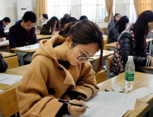 ��ԇǰ��ʲôԢ��ã���ԇ�m�ϴ�ʲô�ɫ���·�