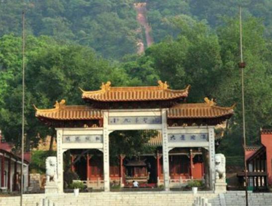 �R��ɽ�����ĵط���������ɽ���д����ԡ���ʯ���Ļ����N(y��n)���