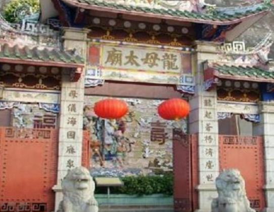 ���������ĵط����а��T�ǳǱ���������ʯ��ɽ��Ȼ��ɫ����