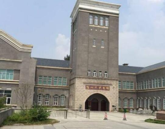 ���������ĵط����а��T�ǳǱ���������ʯ��ɽ��Ȼ��ɫ����