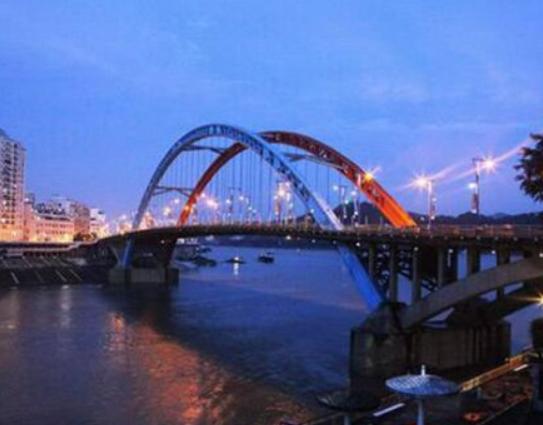 ���������ĵط����а��T�ǳǱ���������ʯ��ɽ��Ȼ��ɫ����