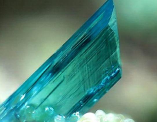 �������Fʮ��ʯ�����������X�}ʯʮ��ϡ�С��vɽ��׃ɫʯ��ɫ�ԏ�(qi��ng)