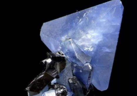 �������Fʮ��ʯ�����������X�}ʯʮ��ϡ�С��vɽ��׃ɫʯ��ɫ�ԏ�(qi��ng)