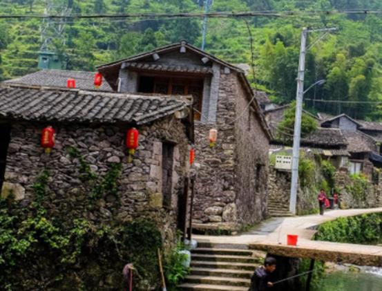 �㽭ʮ���������а񣬺�˹·��vʷ�ƾá�����ɽ�彨���˹Ŵ��䱣�o(h��)��λ