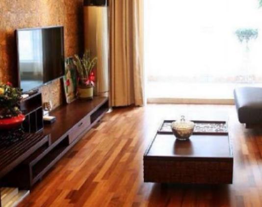 ����ľ�ͺϵذ�Ʒ�����а��R��ꖹ⡢�~˹�ؠ����ǮaƷ�еľ�Ӣ