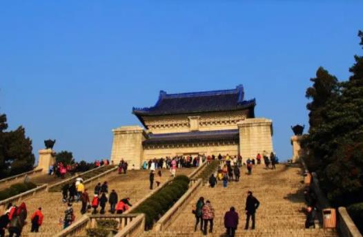 ����ȥ�Ͼ���ʲô�·����m���Ͼ����·��_ʼ��ѩ