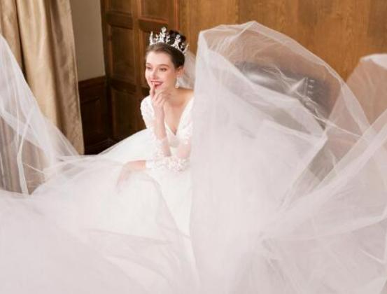 ʮ��鼆Ʒ�����а���ޱޱ��ʽ��(ji��n)�������������Z�S˹�ԃ�(y��u)����