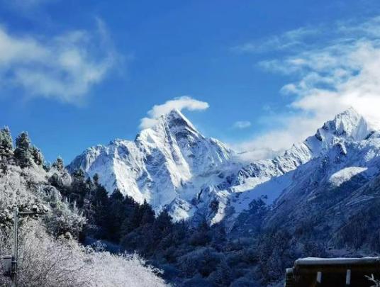 �Ї����m��ȥ¶�Iʮ��ɽ�壬�书ɽ�L���^�����ɾ��^�o�㲻һ�ӵ��w�