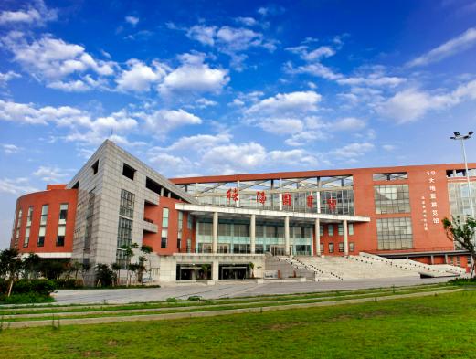 �Ї���У�˴�W��������W�����A��W���ǟo���W�������ĸ�У