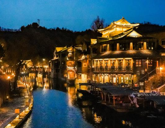 �Ї�ʮ����ɫС����а񣬞�������Ƿ����ű�ˮ悺�����ɫ