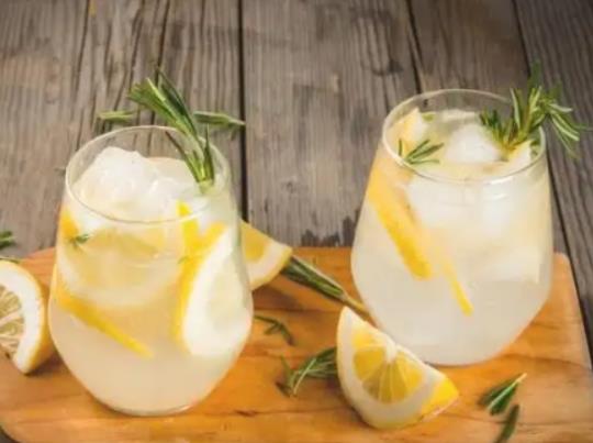 ����ˮ�Ǜ���߀�ǟ��ԣ�����ˮ������߀�ǉA��